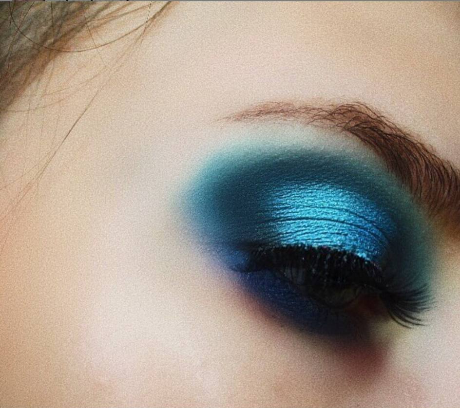 Beautiful Blue eye shadow Look
